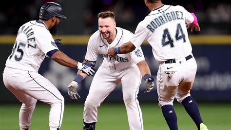 Cal Raleigh’s RBI single in 10th inning gives Mariners 1-0 win over Yankees